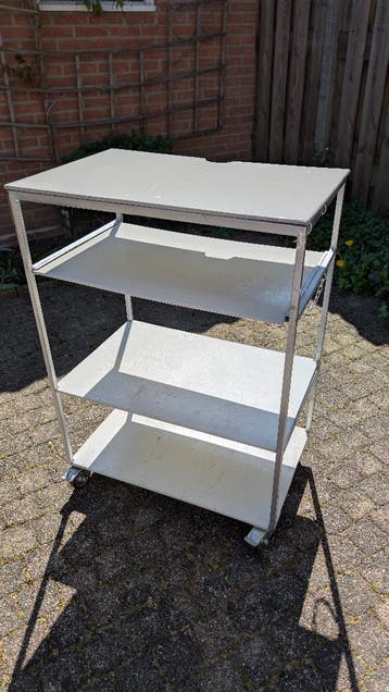 Vintage computertrolley op wielen – gratis