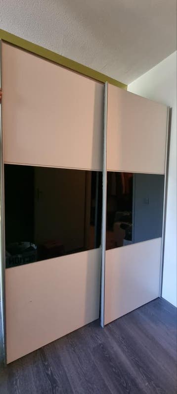 Gratis kledingkast met schuifdeuren