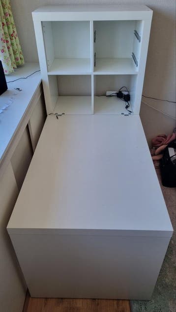 Ikea bureau met vakkenkast Kallax - gratis af te halen