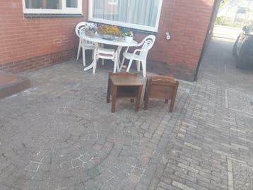 2 massief houten kastjes