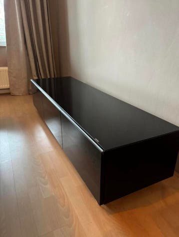 Gratis: zwart hoogglans TV-meubel Just Racks