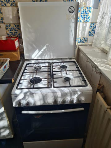 Goedwerkend gasfornuis met oven -