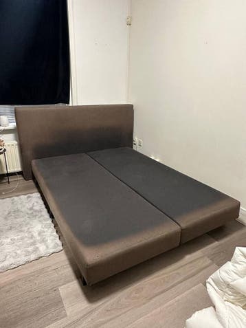 Groot tweepersoonsbed 160x200 gratis af te halen