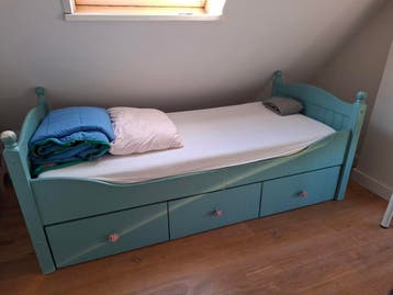 Eenpersoonsbed met opberglades / Kinderbed