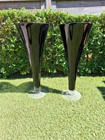 Zwarte vazen, 60 cm hoog