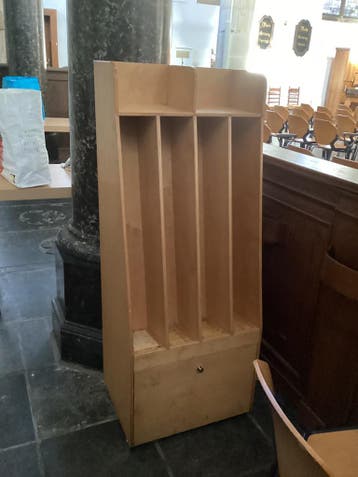 Kasten Liedboeken.  2 stuks De zelfde Gratis. Snel. Ophalen.