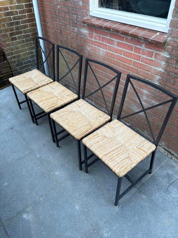 Set van 4 metalen stoelen met rieten zitting