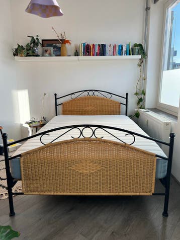 Gratis ophalen: 140x200 rotan bedframe met matras