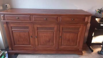 Massief houten dressoir met lades en deuren