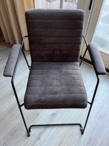 2x Comfortabele donkergrijze stoel met armleuningen