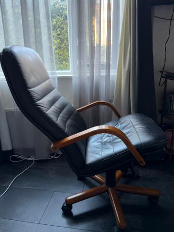 GRATIS ophalen zwarte leren bureaustoel