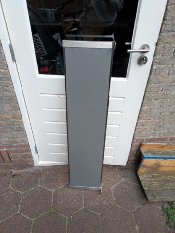 Gratis afhalen: twee metalen plankdragers en plank