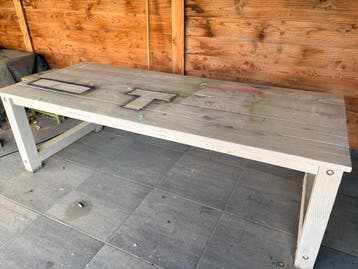 Robuuste houten tuintafel - Gebruikt