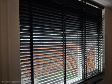 Gratis op te halen. Zwarte jaloezieën - Hout -