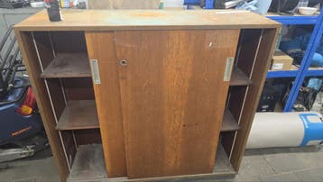 Kast met schuifdeuren - gratis af te halen