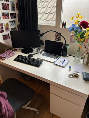 IKEA Malm bureau wit graag 25 april ophalen, is al uit elkar