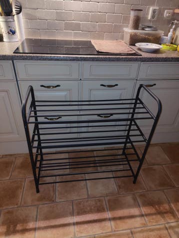 Gratis- Zwart metalen schoenenrek (34x80x81 cm)