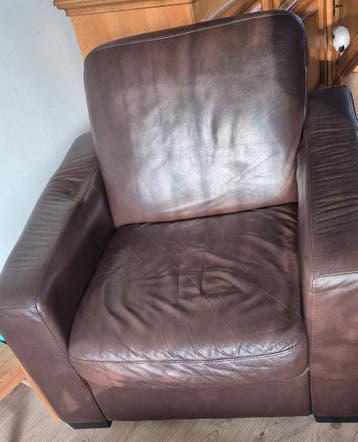 2 leren stoelen GRATIS