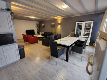 Gratis zwart/meubelset veelgebruikt. (Alleen meubels!)