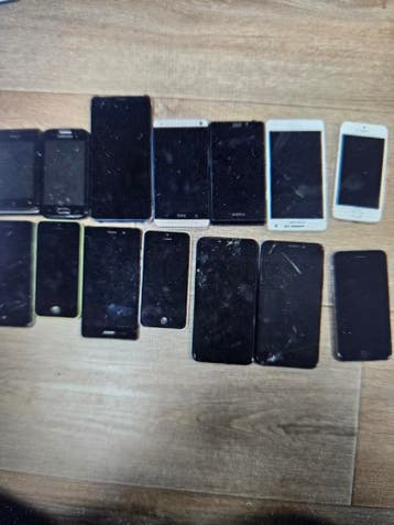 GEZOCHT(GRATIS)OUDE OF DEFECTE TELEFOONS,TABLET, GRATIS