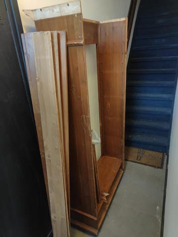 Boekenkast vintage, uit elkaar gehaald