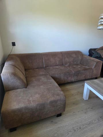 Gebruikte hoekbank - 1.70 x 2.50m - met gebruikssporen