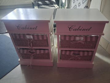 Set van 2 Nachtkastjes met rieten manden