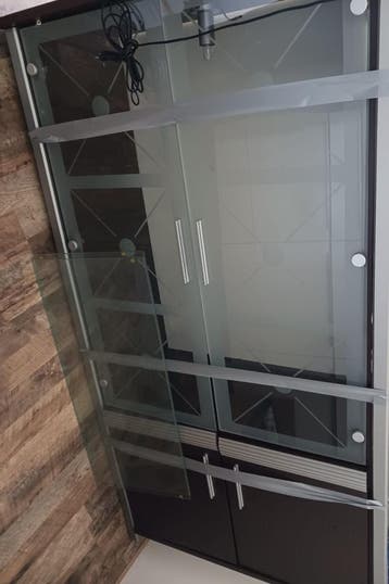 kast vitrine zwart glas