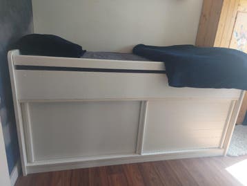 Gratis Half hoogslaper met opbergruimte