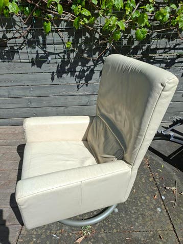 Draaistoel leer. Met inritsbaar kussen