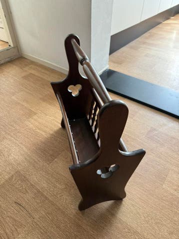 Houten tijdschriftenrek – klassiek / landelijk stijl