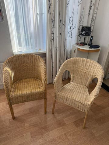 2 rieten/rotan stoelen – naturel