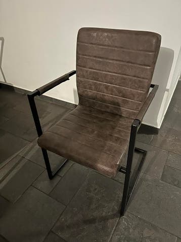 6 eetkamer stoelen - GRATIS