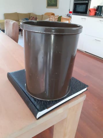 Gratis prullenbak planten bak ijzer