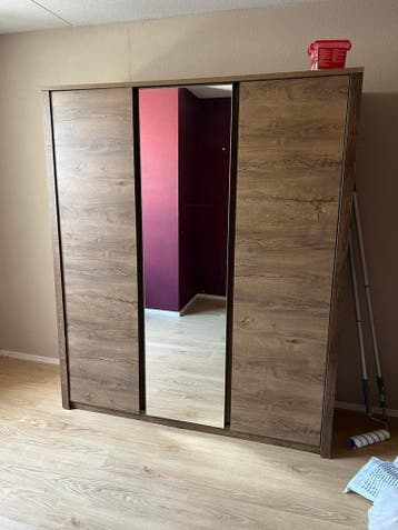 GRATIS: Jysk kledingkast