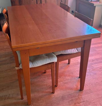 Uitschuifbare eettafel kersenhout met 4 stoelen