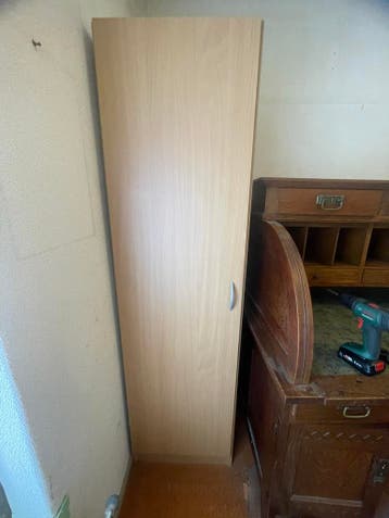 Smalle kast met planken GRATIS vandaag ophalen