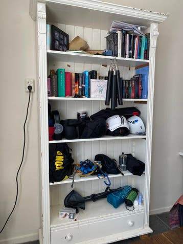 Witte kast verstelbare planken