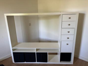 Gratis TV-meubel met lades en bakken