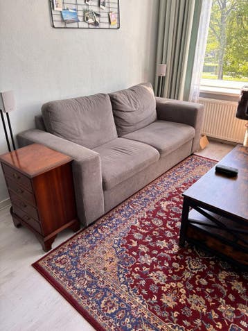 Comfortabele grijze tweepersoons bankstel