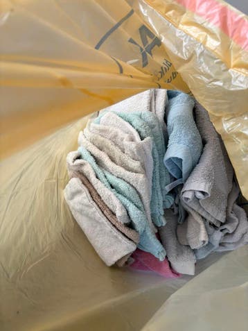 Gratis!! Diversen oud textiel, misschien voor een asiel