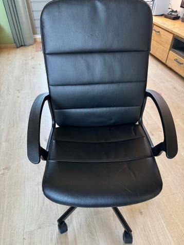 Gratis gebruikte zwarte bureaustoel