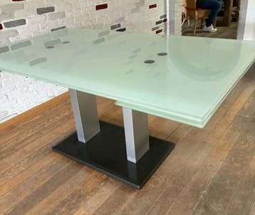 Gratis stevige zware verlengbare glazen eettafel