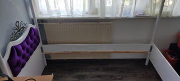 Hemelbed voor meisjes - wit met paars gestoffeerd hoofdeinde