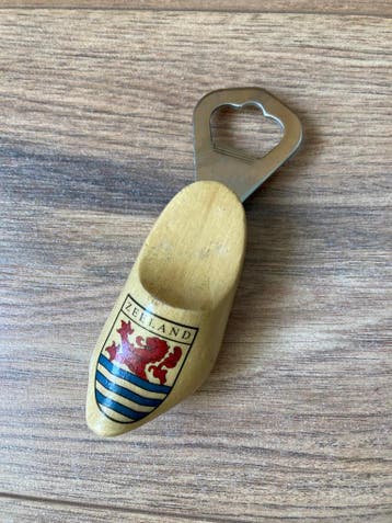 Gratis flesopener houten klomp Zeeland