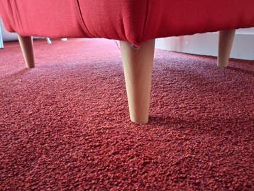 IKEA stoel, rood, lichte verkleuring door zon