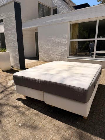 GRATIS Ikea bed 160x200 bodem plus matras