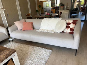 Gratis twee beige banken KOOZOO