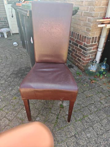 6 eetkamerstoelen gratis af te halen