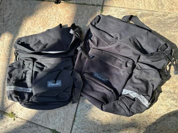 Set fietstassen met verschillende opbergvakken